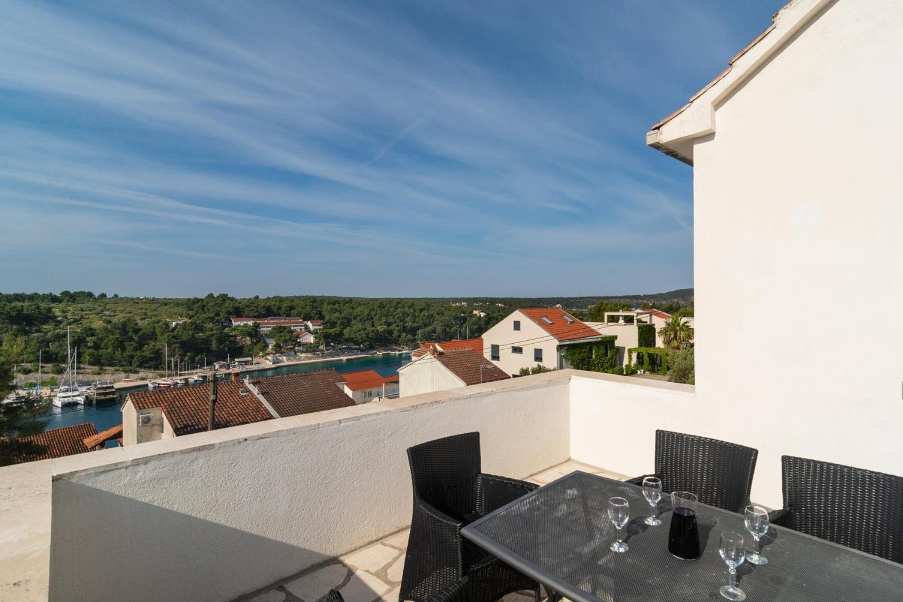 Sea-Views Brazza Apartments With Private Pool Milna  Exterior foto