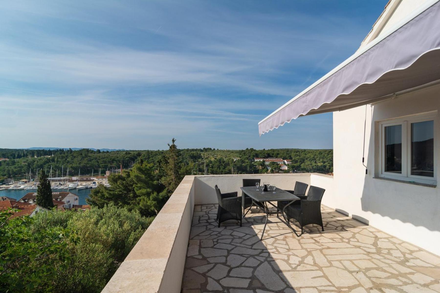 Sea-Views Brazza Apartments With Private Pool Milna  Exterior foto