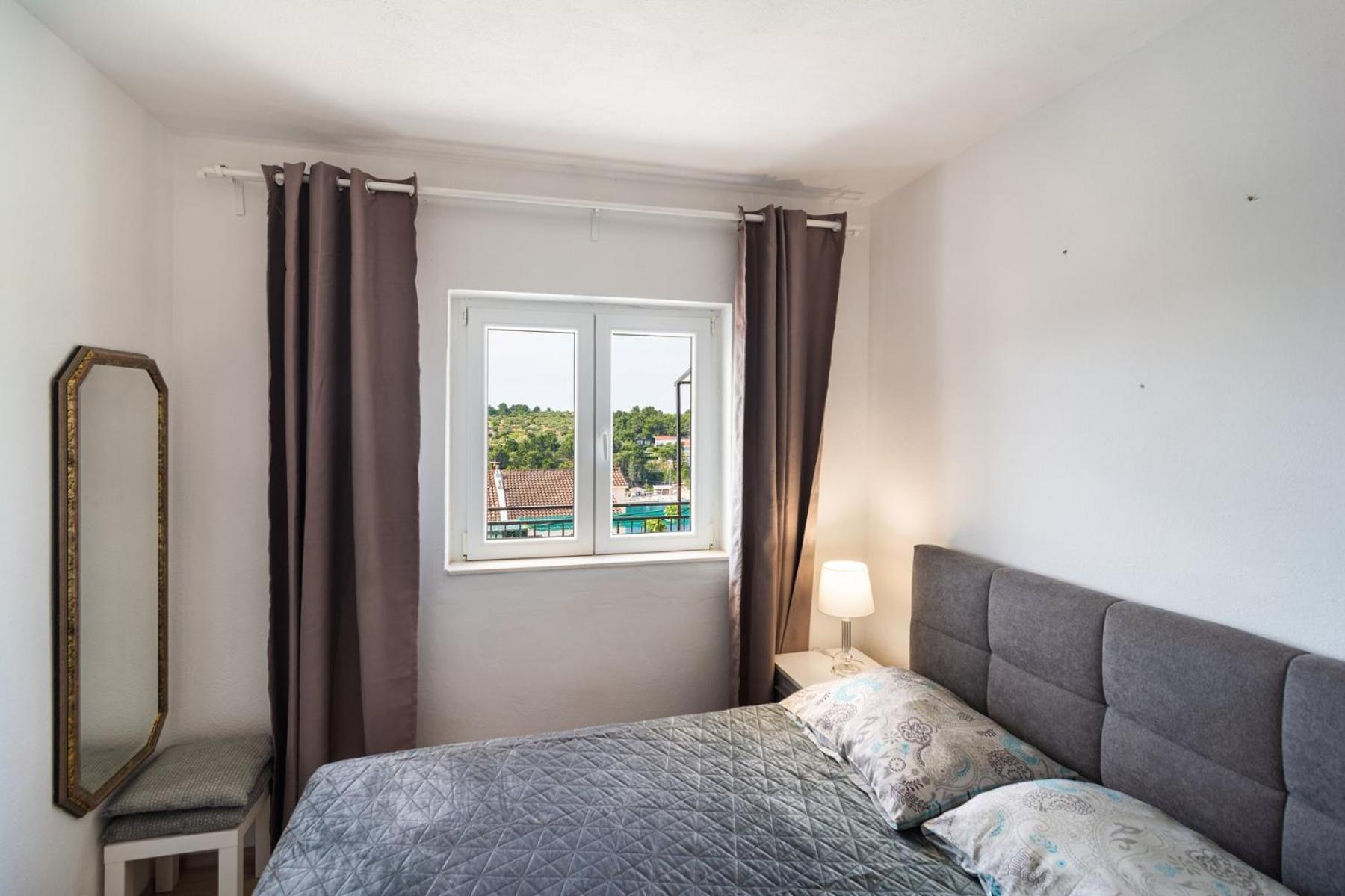 Sea-Views Brazza Apartments With Private Pool Milna  Exterior foto